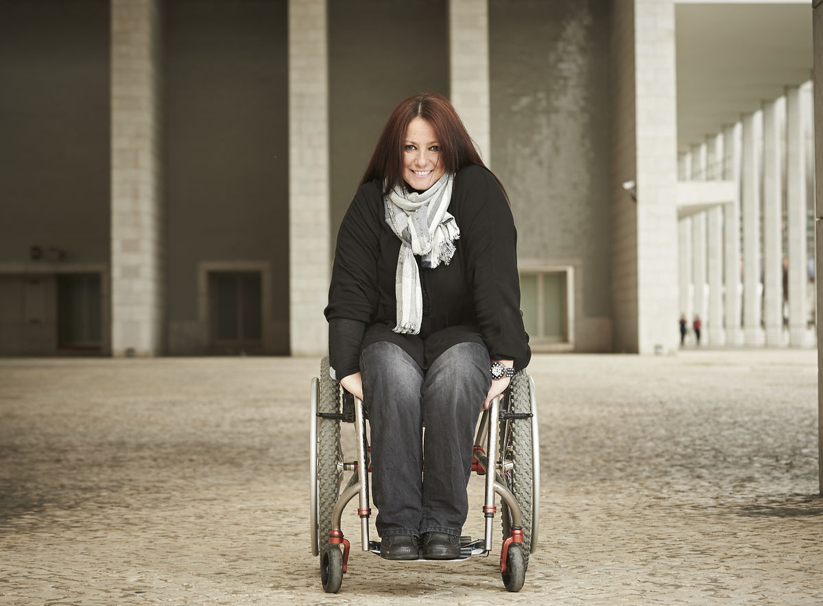 Lisboa, 23/02/2016 - Marta Guimarães Canário de 40 anos, é paraplégica desde os 15 na sequência de um acidente doméstico. Em entrevista por ocasião do lançamento de um livro em que fala do seu percurso de vida. (Paulo Alexandrino / Global Imagens)