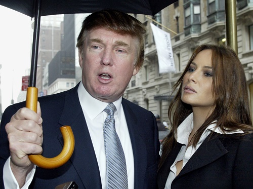 Trump e a então ainda namorada em Nova Iorque em maio de 2003