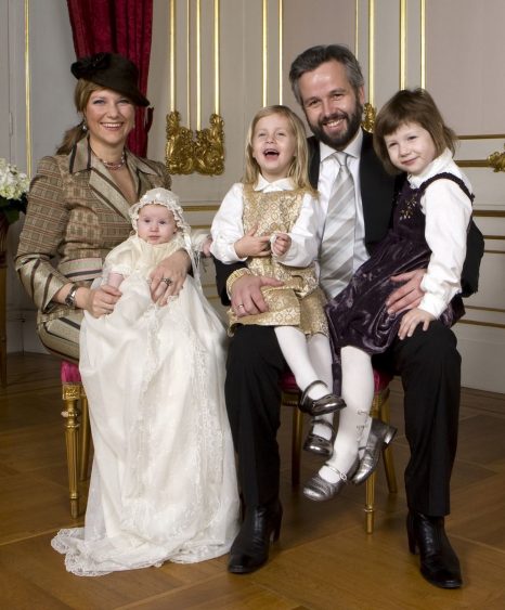 O casal e as três filhas em janeiro de 2009