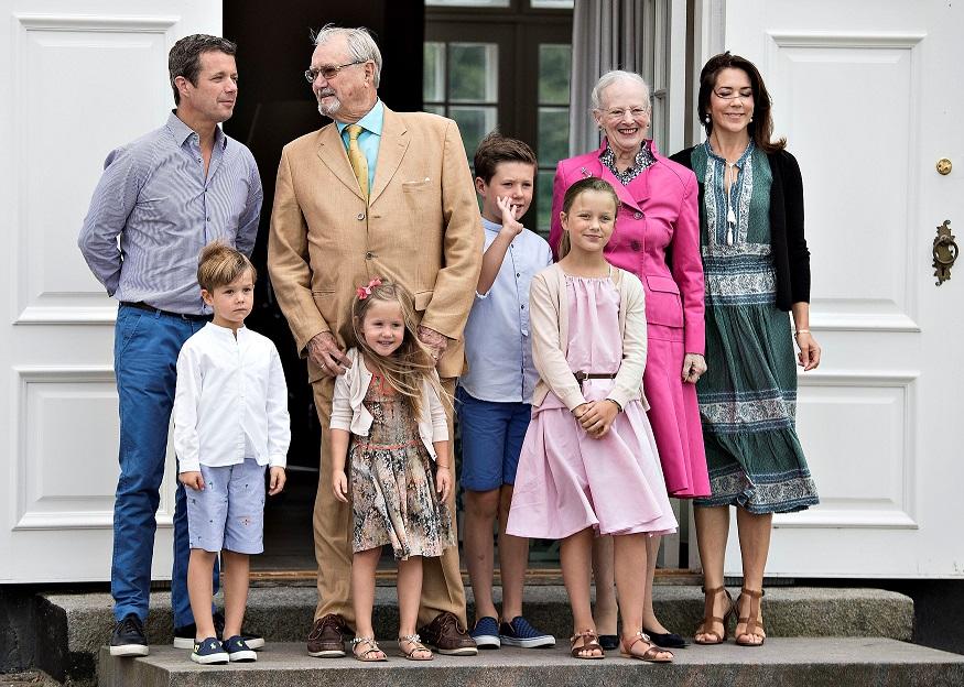 O príncipe Frederico, o príncipe Vicente, o príncipe Henrique, a princesa Josefina, o príncipe Cristiano, a princesa Isabel, a rainha Margarida e a princesa Mary da Dinamarca