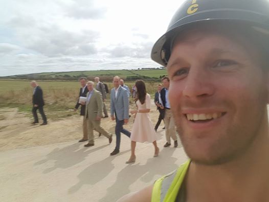 Sam Wayne conseguiu tirar duas selfies com os Duques de Cambridge . | Fotografia: Facebook Sam Wayne