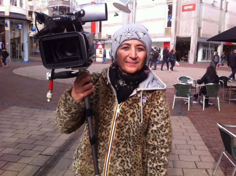 Meral Uslu é a realizadora e protagonista do documentário 'O Meu Cancro'