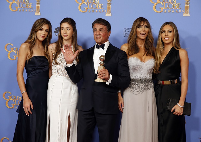 Stallone com a mulher, Jennifer Flavin, e as filhas Sistine, Scarlet e Sophia