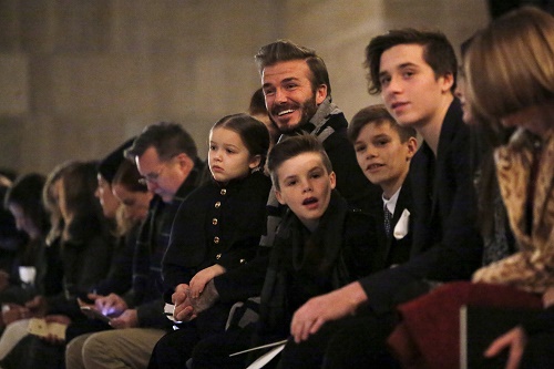 David Beckham com os filhos Harper, Cruz, Romeo e Brooklyn . Fotografia Reuters/Andrew Kelly 