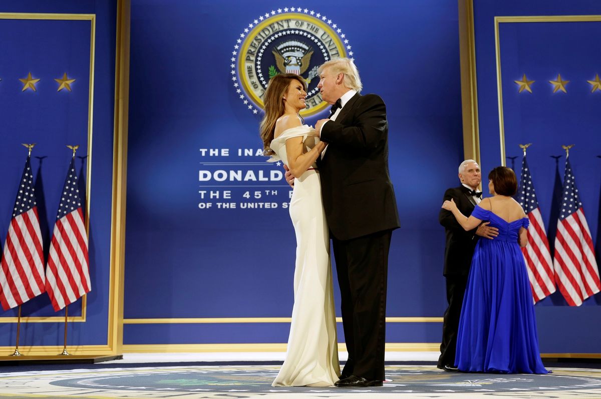 Melania e Donald Trump dançaram ao som de 'My Way', de Frank Sinatra