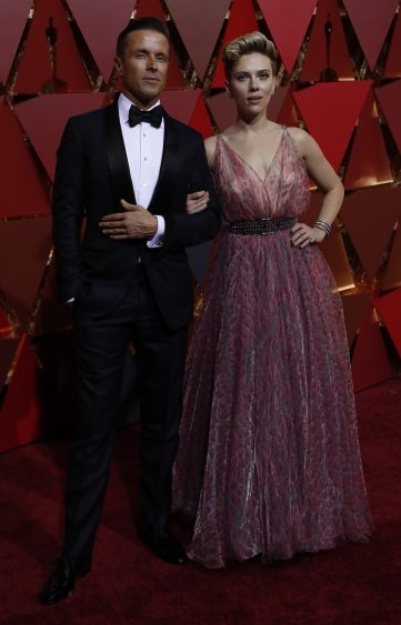 89th Academy Awards - Oscars Red Carpet Arrivals - Hollywood, California, U.S. - 26/02/17 - Scarlett Johansson and Romain Dauriac. REUTERS/Mario Anzuoni - RTS10HAO