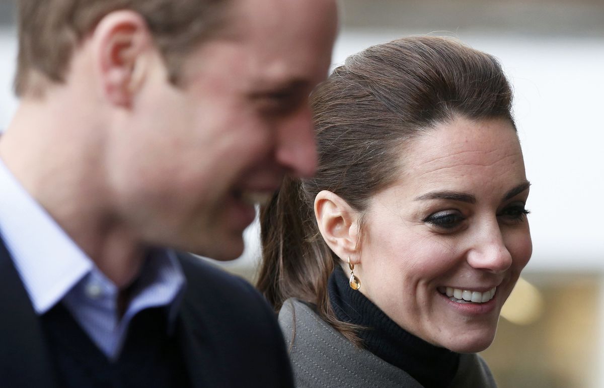O príncipe William e Kate Middleton sorridentes num evento em Londres (REUTERS/Phil Noble)