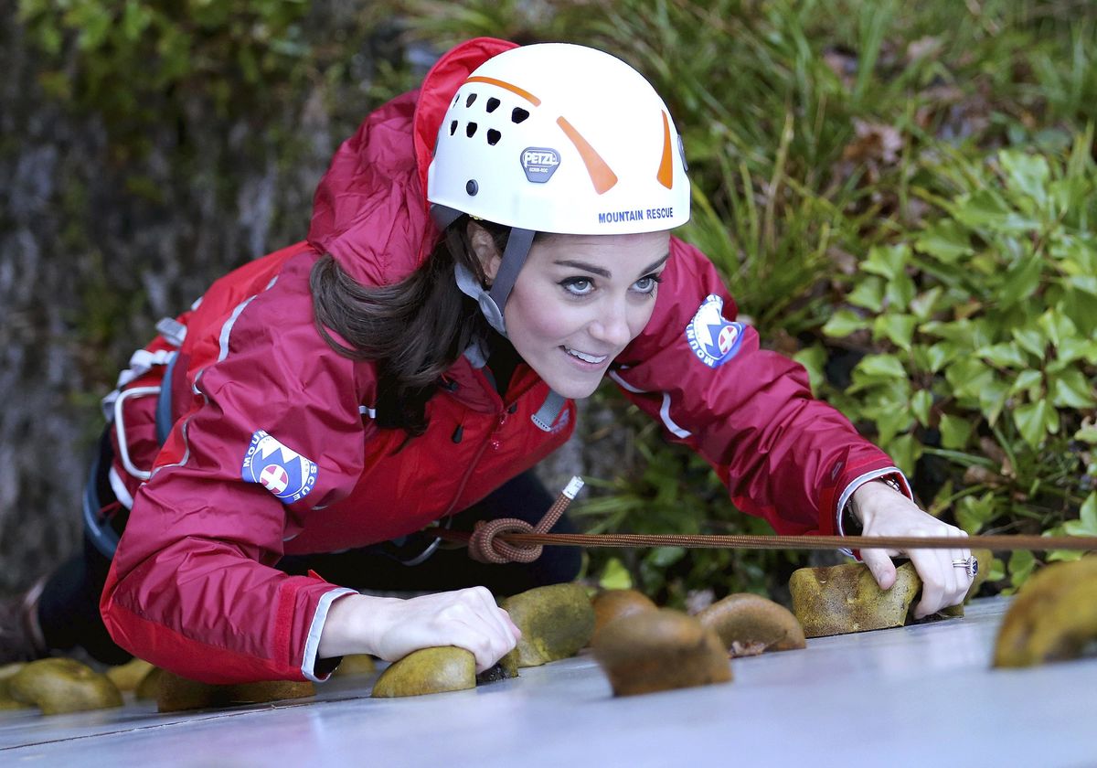 Kate Middleton a escalar a torre do centro educacional de Capel Curig, País de Gales (REUTERS/Chris Jackson)