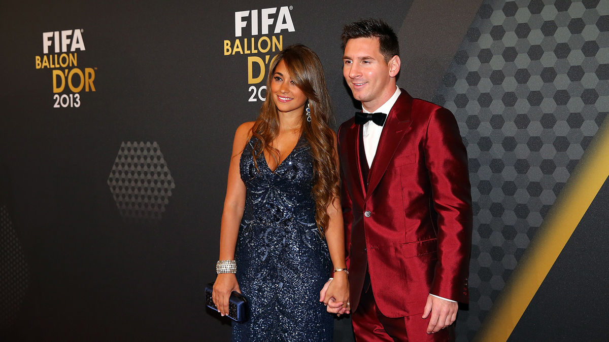 Messi 4 Candidato à Bola de Ouro em 2013. Na foto com a mulher, a modelo Antonella Roccuzzo