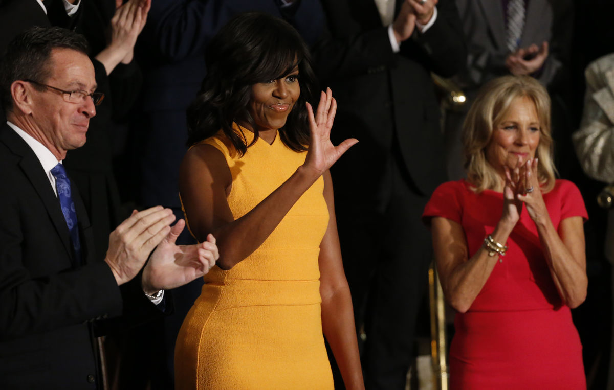 Michelle Obama acena na sessão do Congresso antes do discurso do presidente dos EUA no Estado da União, na terça-feira, 12 de janeiro (REUTERS/Jonathan Ernst )