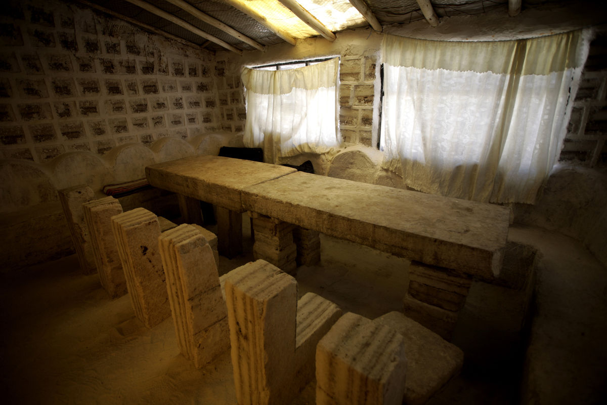O maior deserto de sal do mundo fica em Uyuni, a 500 quilómetros de La Paz, Bolívia. Neste hotel, as mesas e cadeiras são feitas de blocos de sal (REUTERS/Gaston Brito)