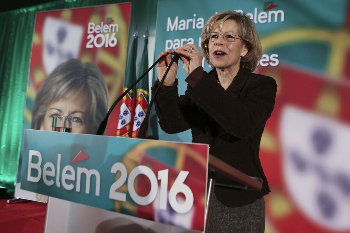 A candidata à Presidência da República, Maria de Belém Roseira, intervém num jantar com apoiantes em Viseu (MIGUEL A. LOPES/LUSA)