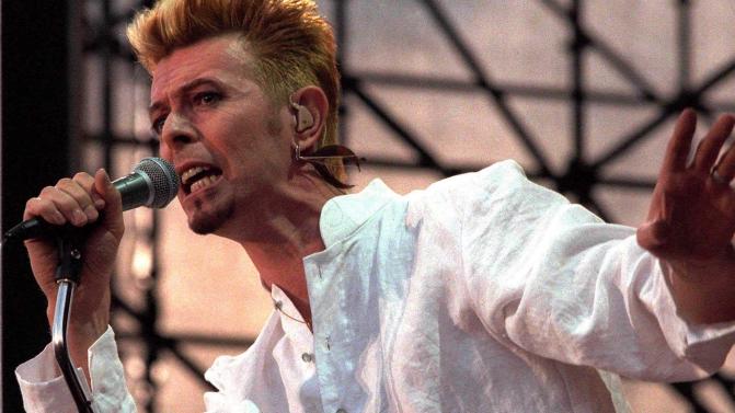 David Bowie aos 50 anos num concerto na Alemanha, durante o festival "Go Bang"