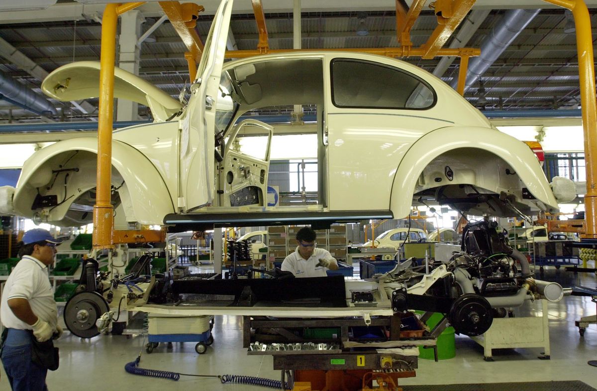 Fábrica da Volkswagen no México, em 2003 (AP Photo/Jose Luis Magana)