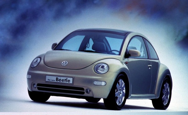 O VW Beetle de 1999, que veio relançar o velhinho Carocha (AP Photo/Volkswagen)