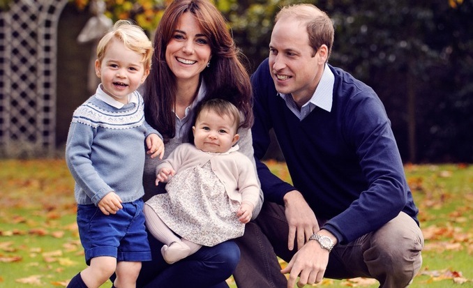 Foto de Natal do príncipe William e Kate Middleton com os filhos, George, de dois anos, e Charlotte, de oito meses