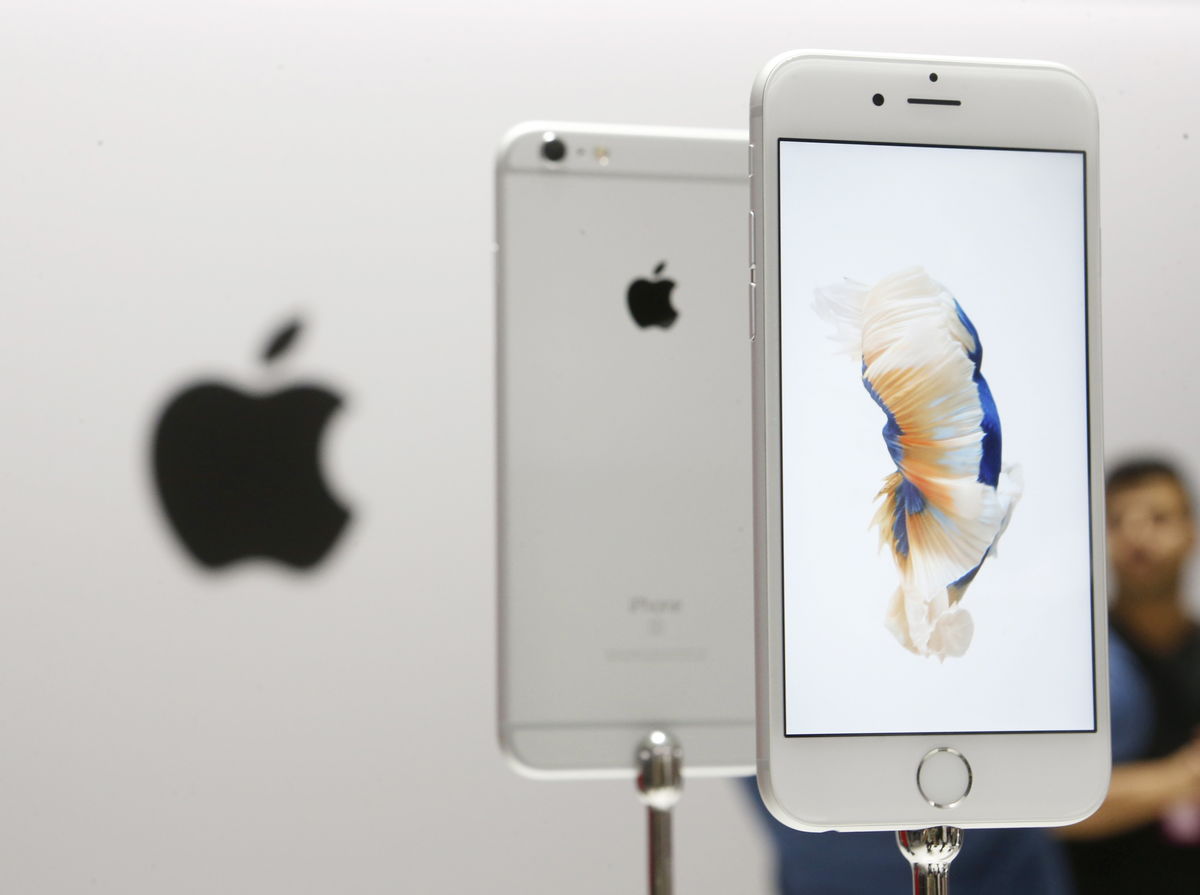 Chega em março o novo iPhone 5SE (REUTERS/Beck Diefenbach)