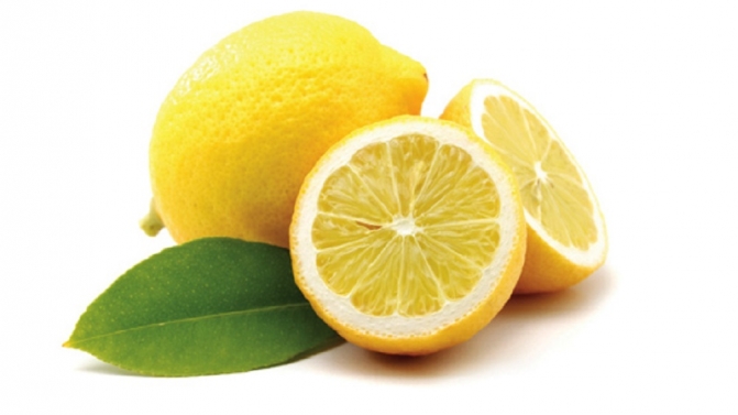 O limão tem caraterísticas que ajudam a cuidar da pele, cabelo, dentes e unhas. Saiba como