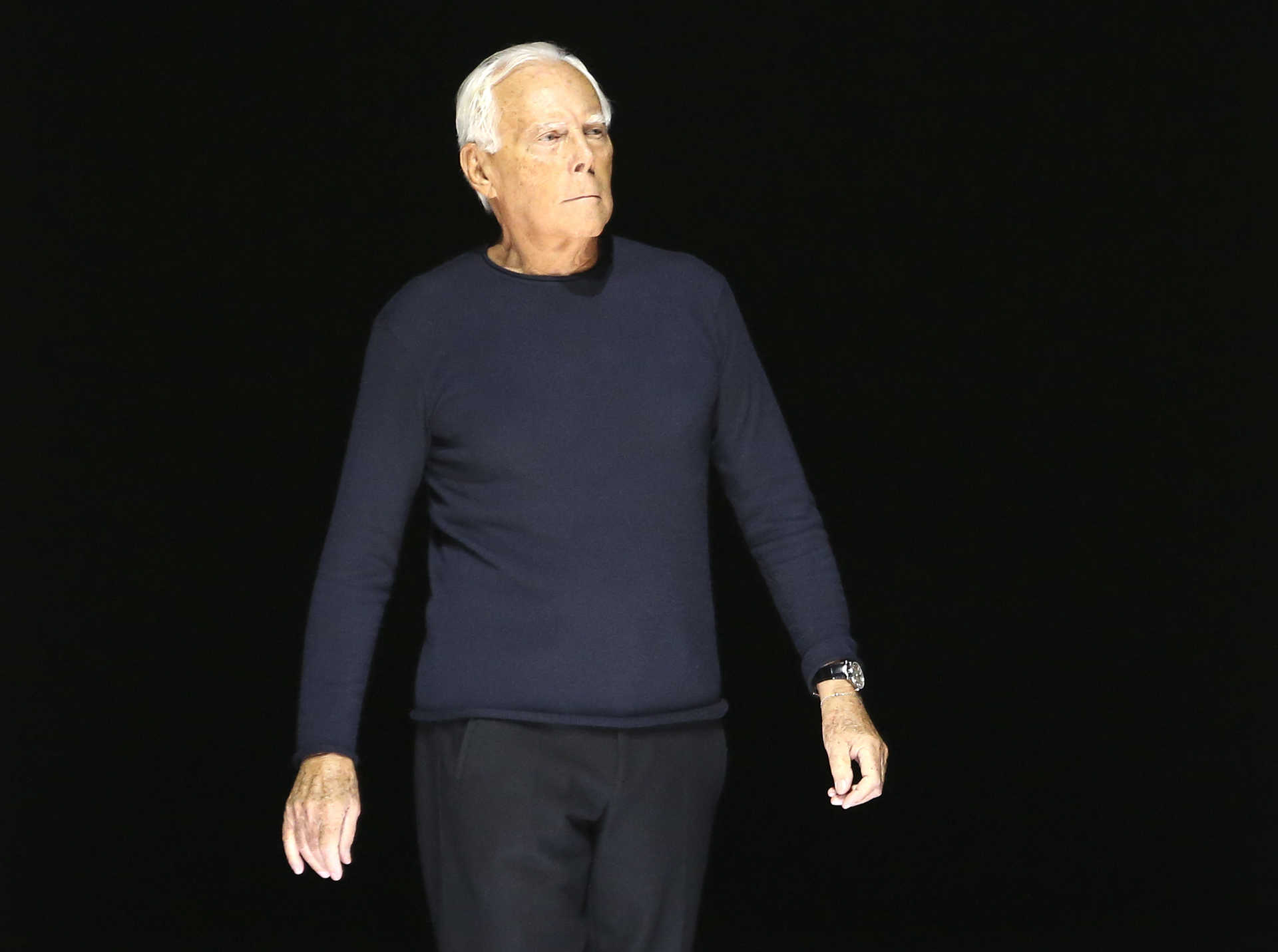 Italian designer Giorgio Armani acknowledges the applause at the end of his Autumn/Winter 2016 women's collection during Milan Fashion Week