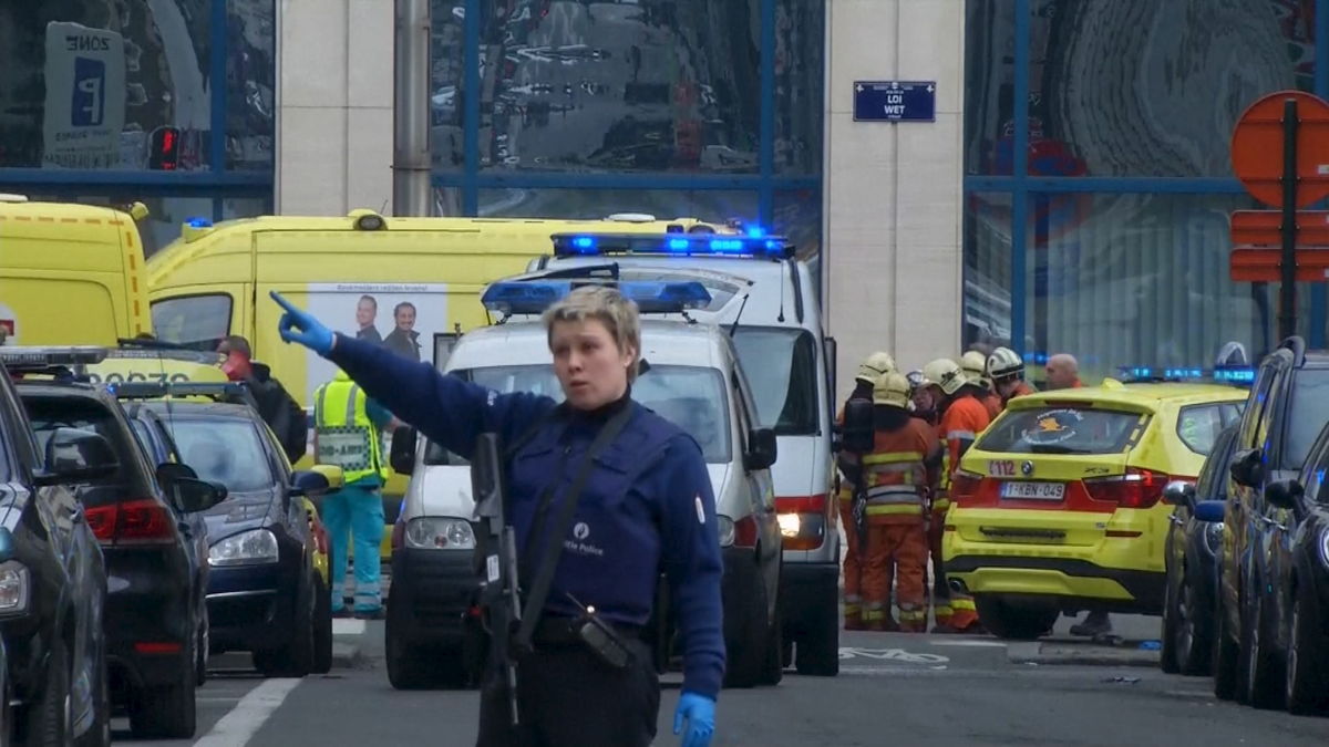Bruxelas: "Há um silêncio na rua cortado pelos som dos helicópteros" (REUTERS)