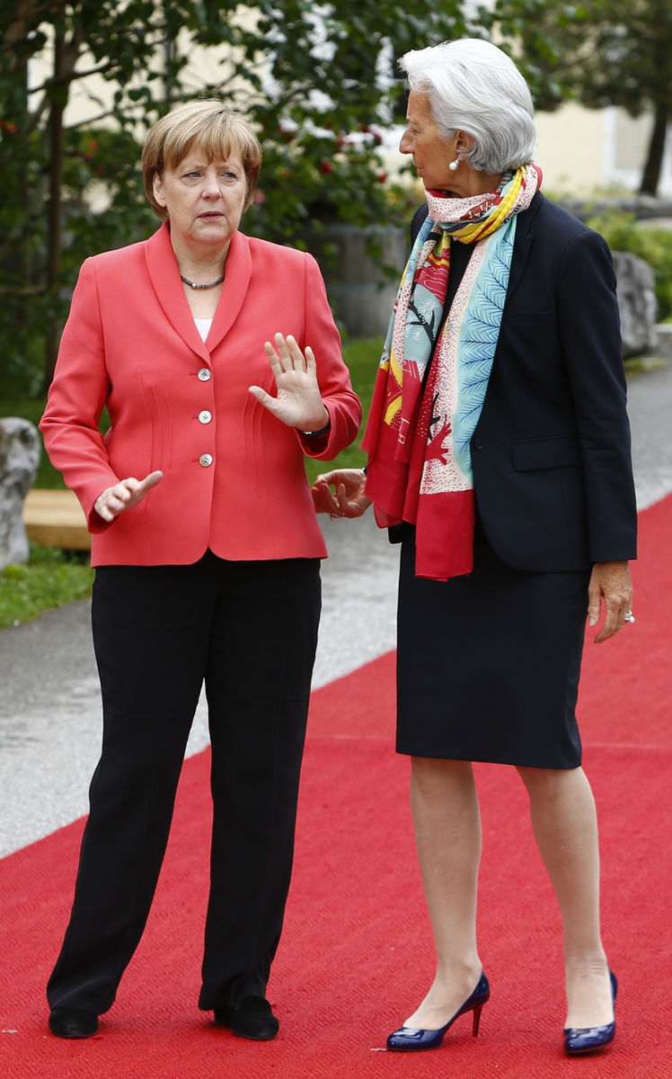 German Chancellor Merkel and IMF Managing Director Lagarde wait to welome outreach delegates at G7 summit in Kruen