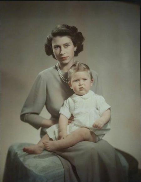 1949_ com o príncipe Carlos
