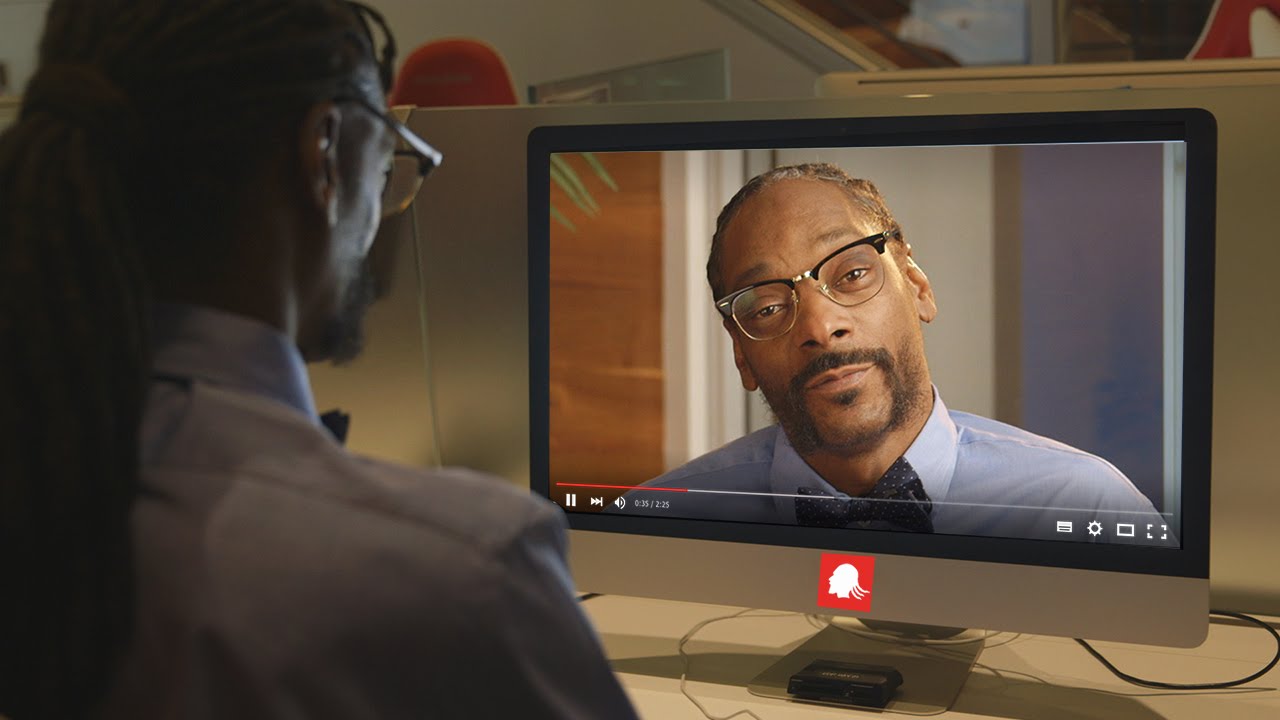 O que faz Snoop Dogg nos vídeos do Youtube?