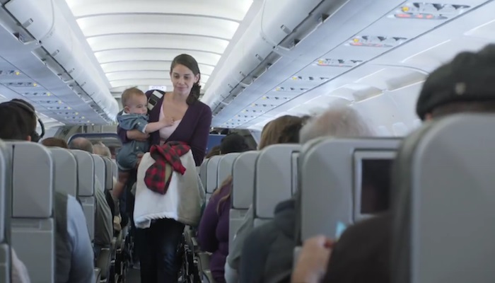 Vídeo mostra como é difícil viajar de avião com bebé