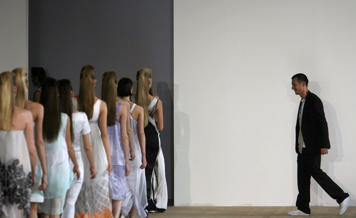 Designer Jonathan Saunders acknowledges applause at end of Spring/Summer 2007 show at London Fashion Week
