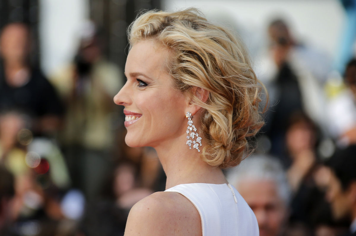 Model Eva Herzigova poses on the red carpet as she arrives for the screening of the film “La fille inconnue” (The Unknown Girl) in competition at the 69th Cannes Film Festival in Cannes, France, May 18, 2016.