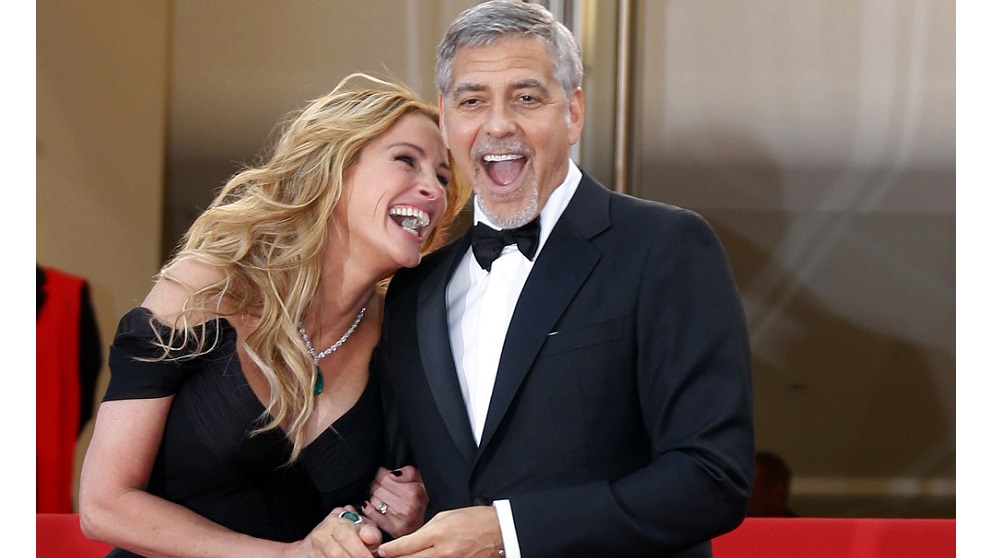 Cast members Julia Roberts and George Clooney  pose on the red carpet as they arrive for the screening of the film “Money Monster” out of competition at the 69th Cannes Film Festival in Cannes