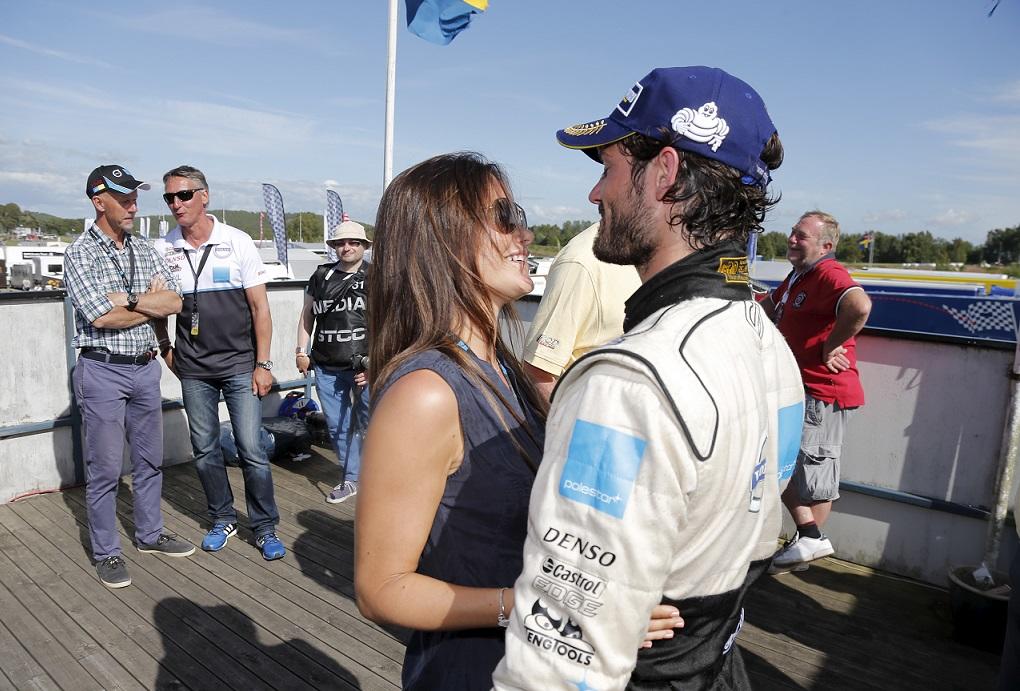 Em julho de 2015, Sofía ao lado do marido, depois de este ter ganho uma competição de Fórmula 1