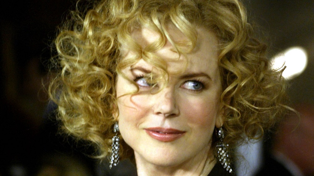 Cast member Nicole Kidman arrives for the world premiere of the film “The Hours” December 18, 2002 i..