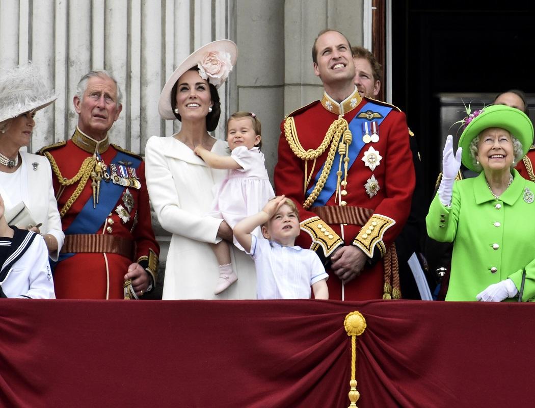 A família real britânica este sábado na varanda do Buckingham Palace