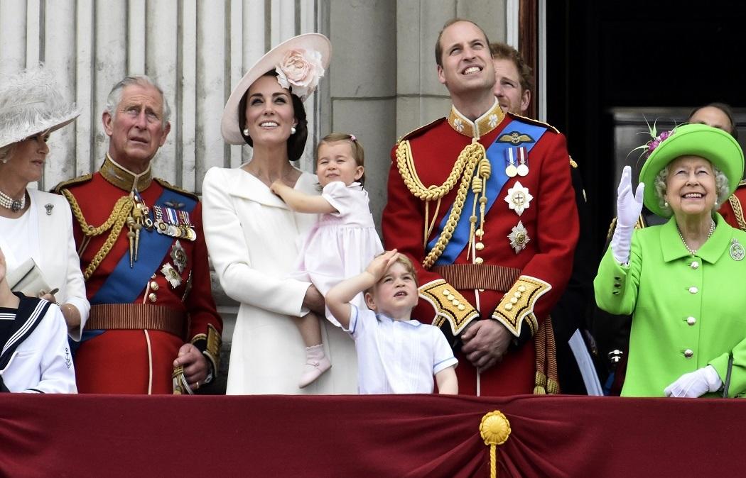 A família real britânica este sábado na varanda do Buckingham Palace