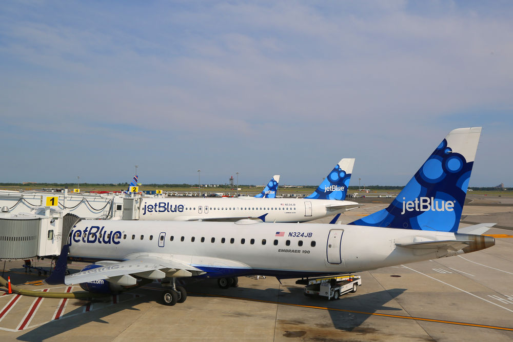 JetBlue: Companhia aérea obriga passageira a trocar de roupa na porta de embarque