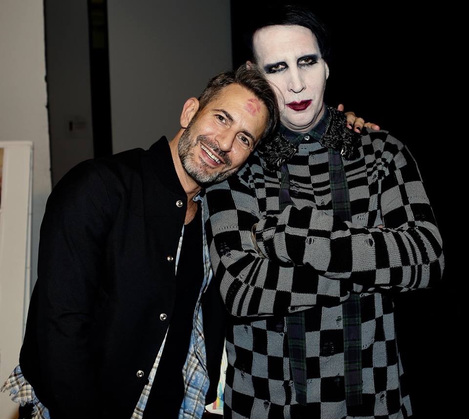 Marc Jacobs com Marilyn Manson nos bastidores