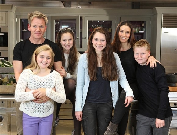 Gordon e Tana Ramsay com os quatro filhos
