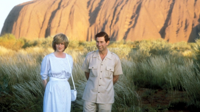Príncepe Carlos e Princesa Diana no por do sol do Uluru (Austrália) / Fotografia: Reuters