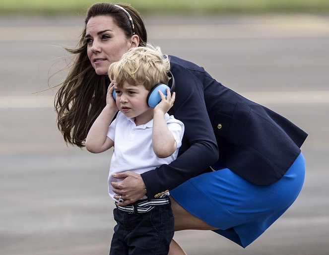 Kate Middleton e o filho George no evento Royal International Air Tattoo