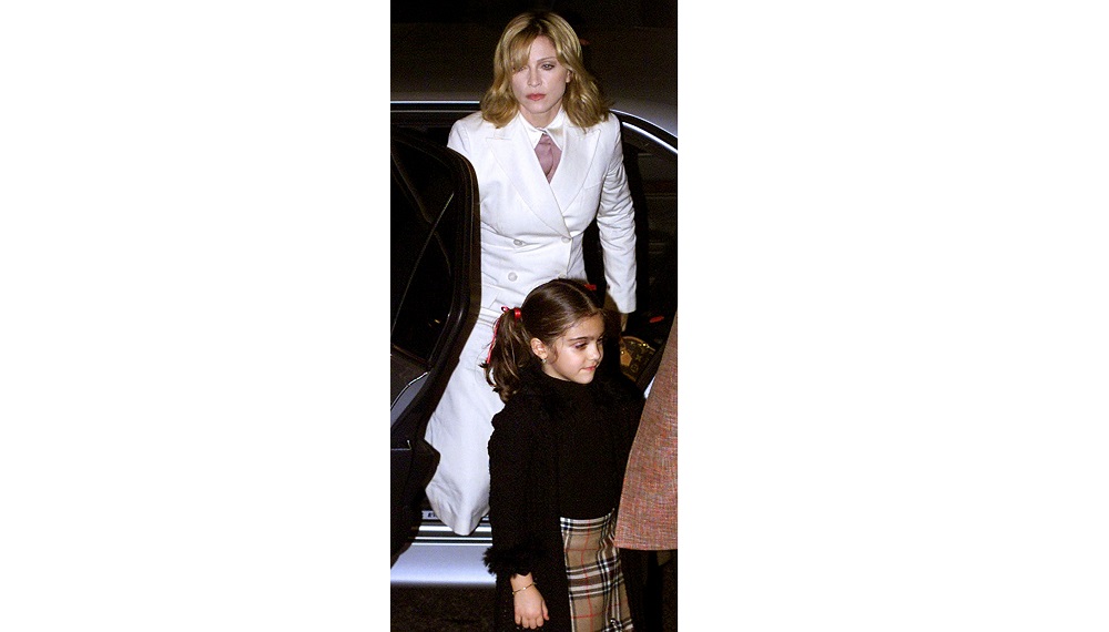 US POP STAR MADONNA ARRIVES WITH HER DAUGHTER LOURDES AT THE NATIONAL
PORTRAIT GALLERY.