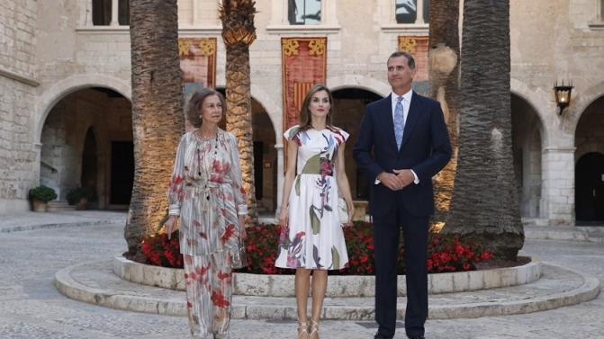 Rainha Sofia, Letizia e Felipe VI receberam 450 convidados