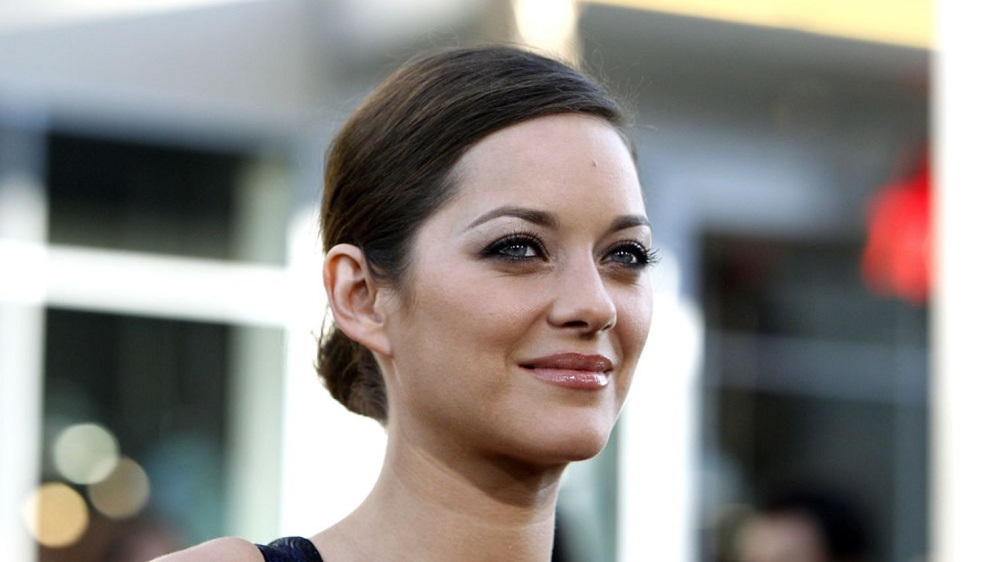 cotillard-poses-at-the-premiere-of-inception-at-the-grauman-s-chinese-theatre-in-hollywood-1_710032