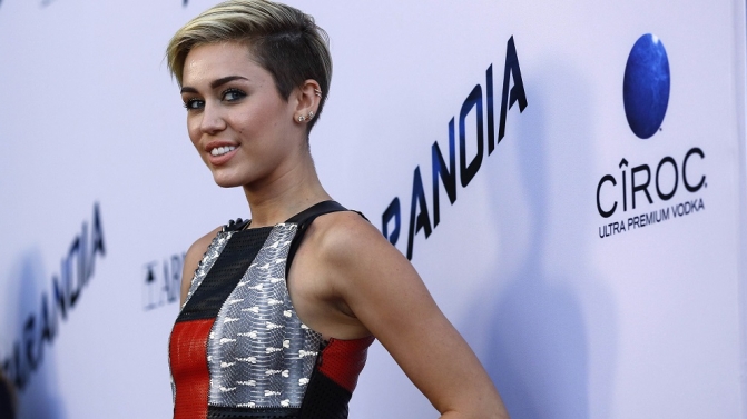 Cyrus poses at premiere of “Paranoia” in Los Angeles
