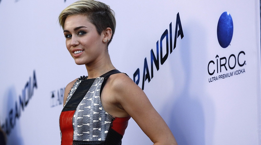 Cyrus poses at premiere of “Paranoia” in Los Angeles