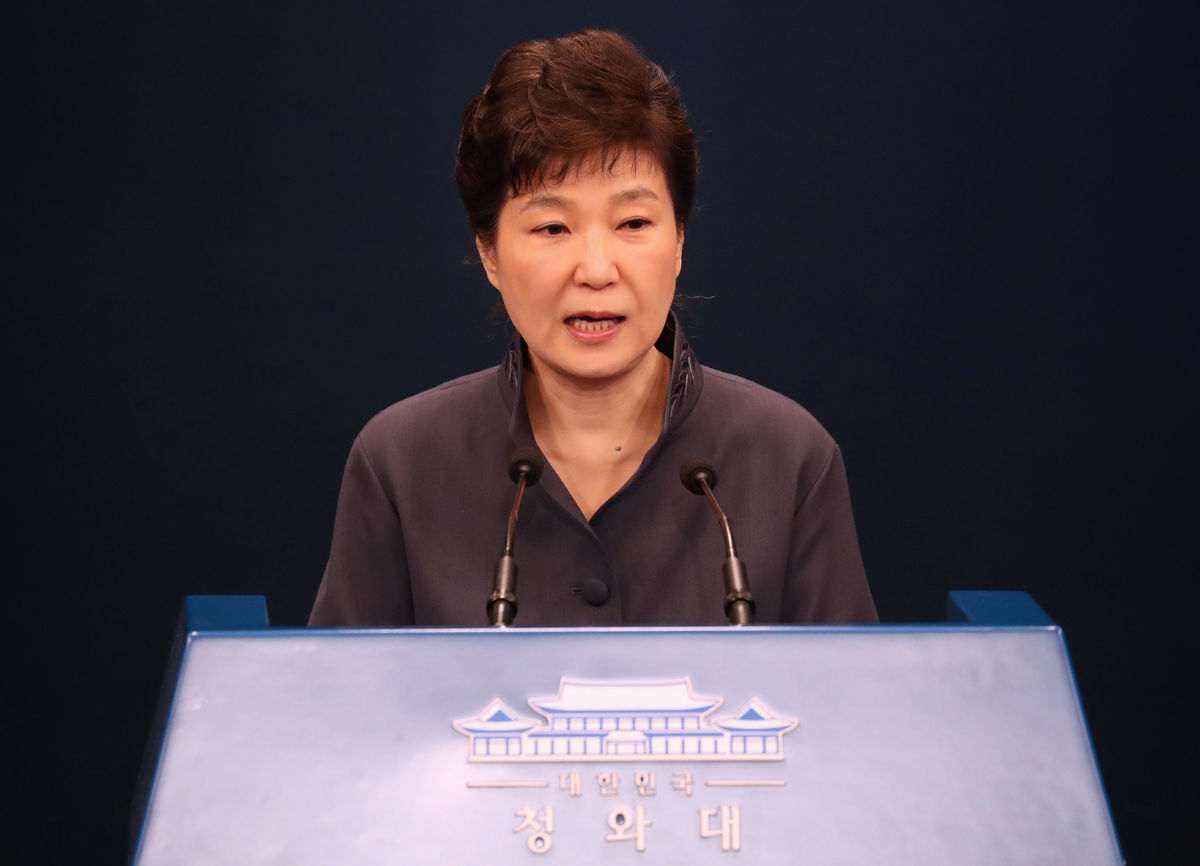South Korean President Park Geun-hye releases a statement of apology to the public during a news conference at the Presidential Blue House in Seoul