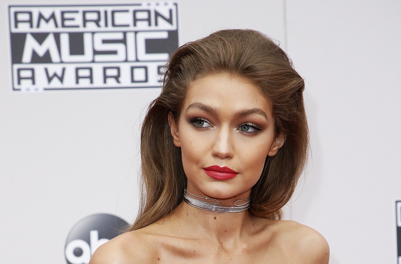 Gigi Hadid arrives at the 2016 American Music Awards in Los Angeles