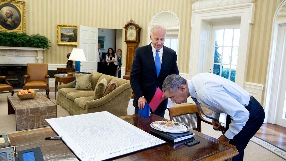 Agosto: Joe Biden surpreende Obama com 'cupcakes' de aniversário