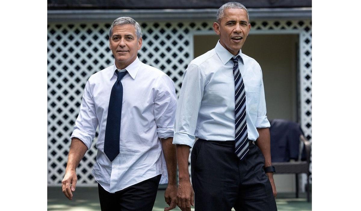 Setembro: Depois de um encontro com o ator e ativista George Clooney, Obama convidou-o para um jogo de basquetebol