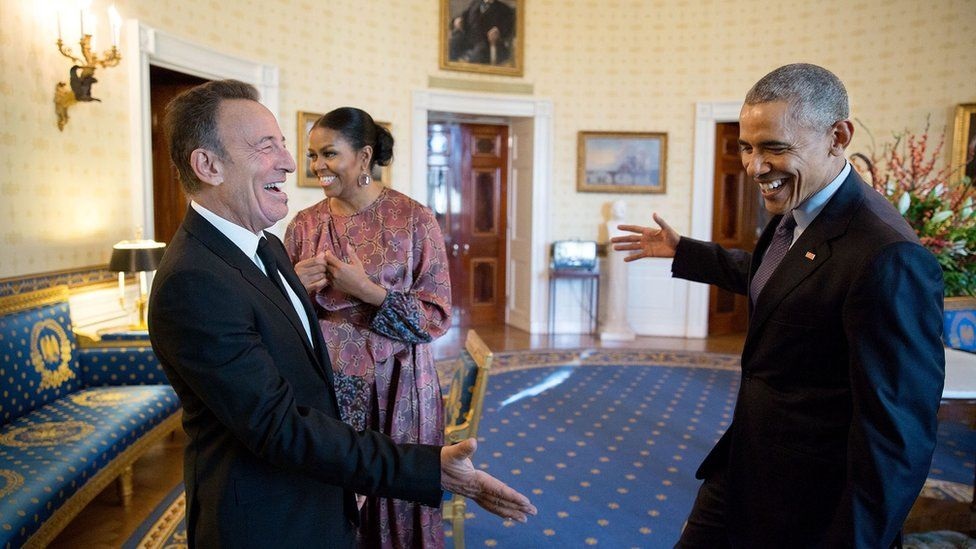 Novembro: Barack e Bruce Springsteen juntos, no dia em que este recebeu a Medalha da Liberdade
